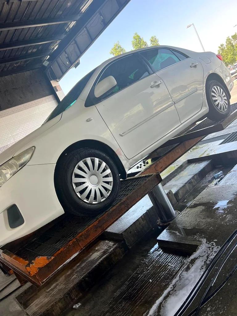 Well maintained Car with Neat and Clean #18,50063612451575939113