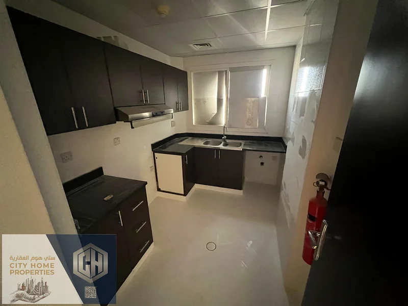 شقة واسعة من غرفة وصالة (1BHK) في الحمراء 1، مبنى عائلي، متاحة للإيجار. موقع ممتاز بالقرب من مخارج دبي والشارقة63722544033794114