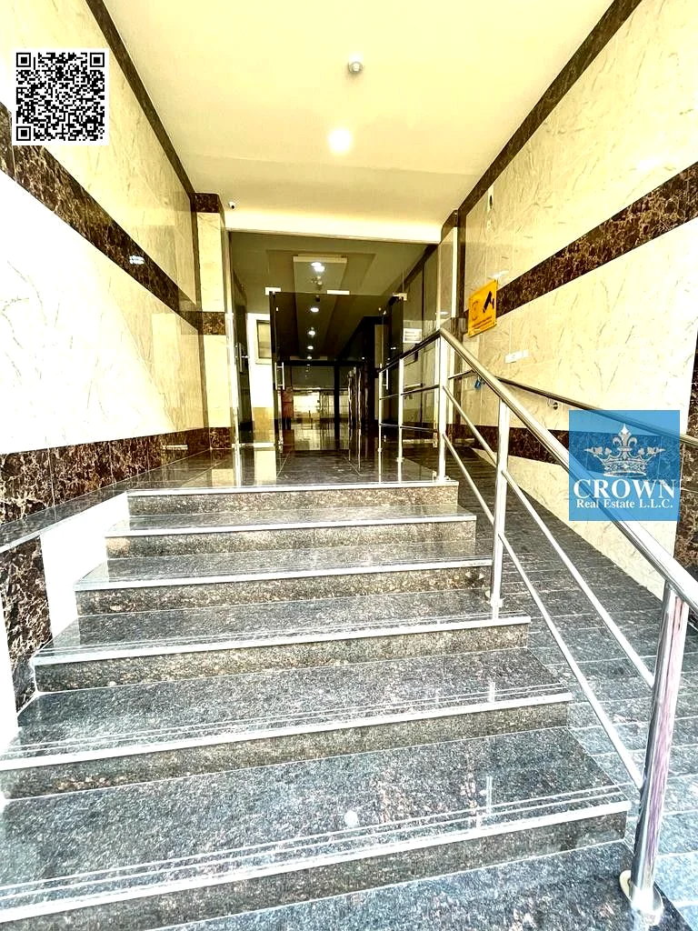 مبنى سكني زاوي بمساحة G+2 للبيع، يتضمن 46 شقة و16 وحدة تجارية في روضة 1، عجمان63874251165441112