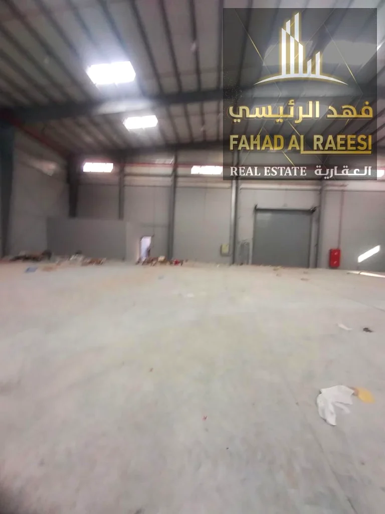 للبيع، أرض استثمارية جاهزة بإيرادات ممتازة (مستودع + ستوديوهات + صالة عرض في موقع استراتيجي)63822714779905111