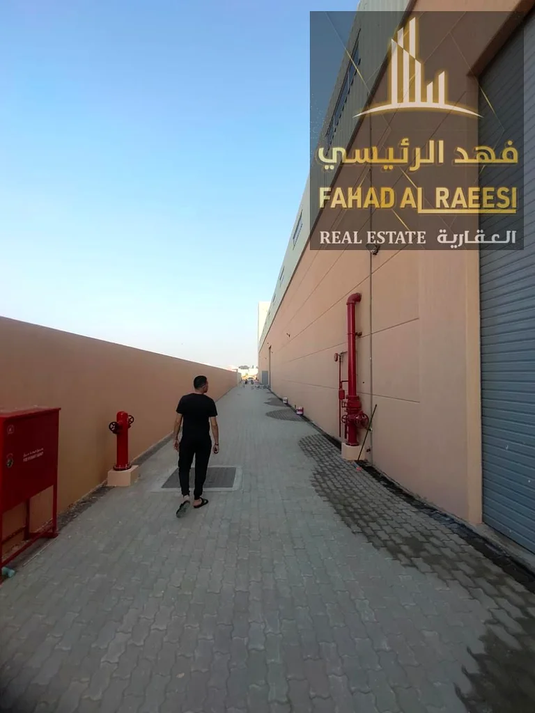 للبيع، أرض استثمارية جاهزة بإيرادات ممتازة (مستودع + ستوديوهات + صالة عرض في موقع استراتيجي)63822714779905114