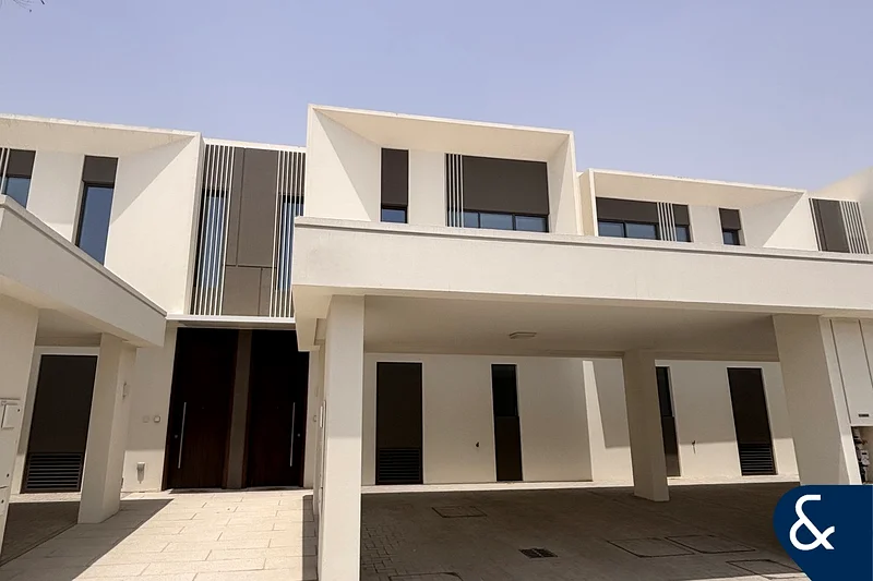 جاهز للرهن العقاري | شاغر | صف واحد | فيلا فارو63947307126531110