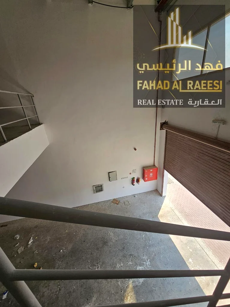 فرصة ذهبية للحصول على مستودع واسع مع كهرباء عالية بسعر ممتاز.63613993517825112