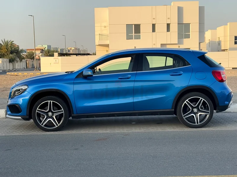 MERCEDES BENZ GLA 250 - GCC SPEC - AMG LINE - 2 KEYS63613463056257114