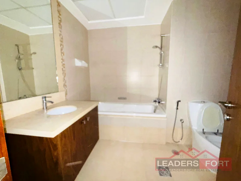 NEAR TO METRO || SPACIOUS || UNFURNISHED63794402483329113