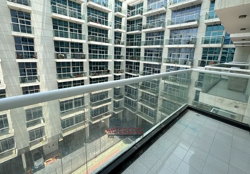 Spacious Unit | Vacant | Bright Unit63941967310339113