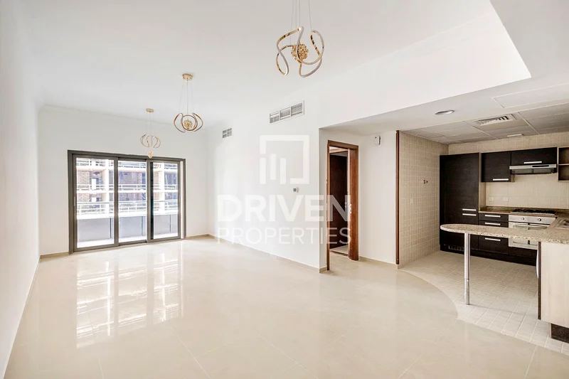 Bright Living Space | Desirable Location | Vacant63791329378946112