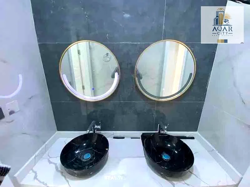 فيلا سكنية فاخرة للبيع بتصميم قصر، 7 غرف، متضمنة رسوم التسجيل وتكييف وهواء ومصعد63871640923779114