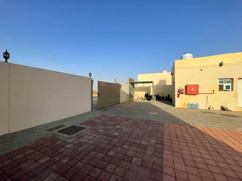 للبيع في الصناعية الساجا63819416550914113