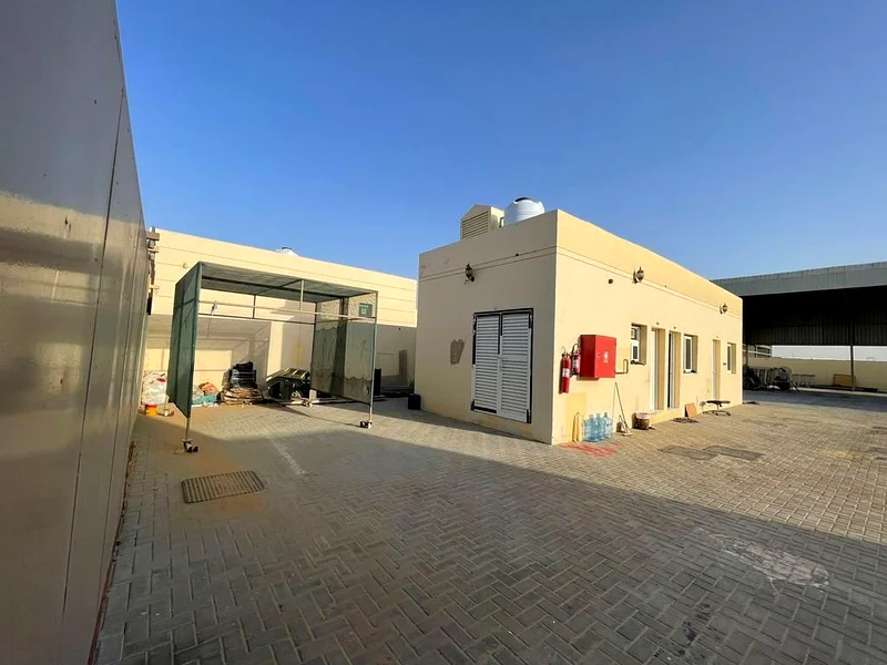 للبيع في الصناعية الساجا63819416550914111
