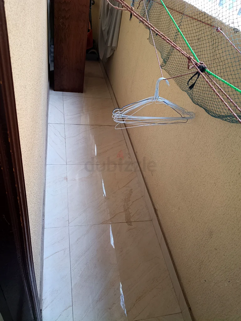 شقة بحجم كبير ومفروشة من غرفة نوم واحدة بسعر 4000 درهم، بدون عمولة63825190725123112
