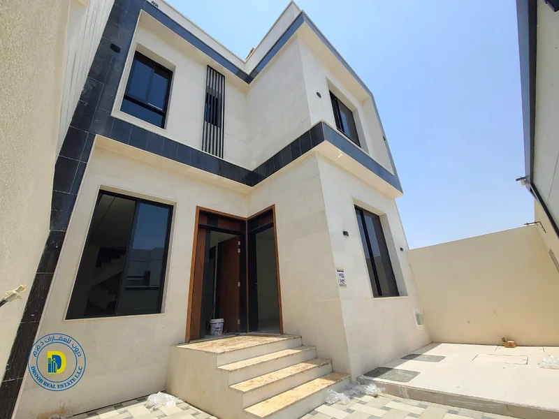 For sale in Al Helio 2 area, 4 rooms, 3 halls and a roof, at a very special price63903291607553111