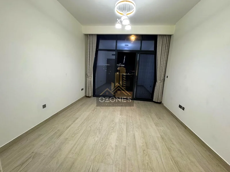 منظر برج خليفة والبحيرة، صفقة للمستثمر63975530880769113