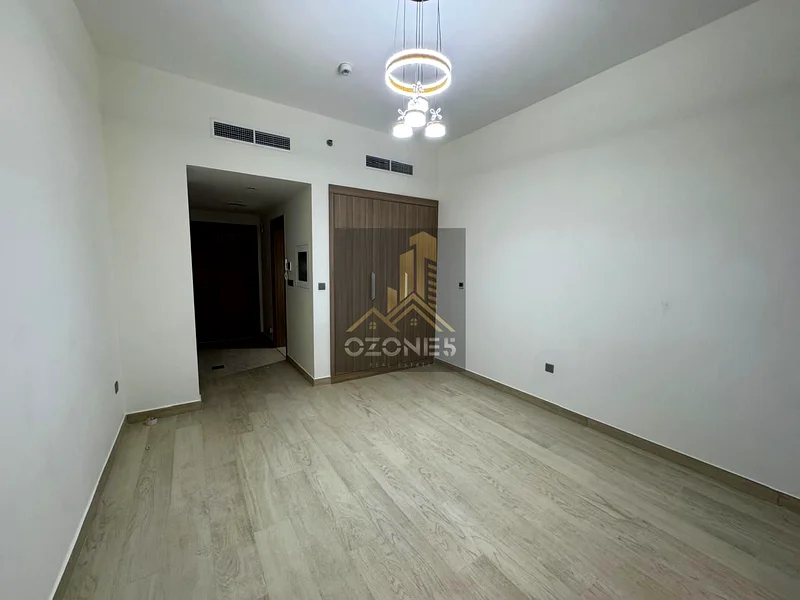 منظر برج خليفة والبحيرة، صفقة للمستثمر63975530880769112