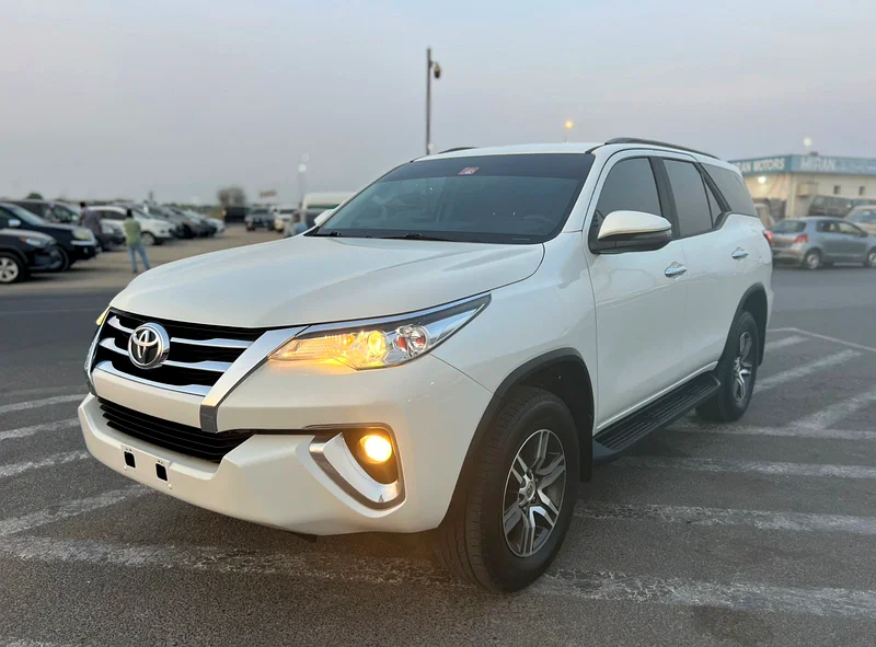 2019 Toyota Fortuner EXR 2.7 L V4 -AWD 4x4 - Rear CAM - Cruise Control - No accident -63613132373762111
