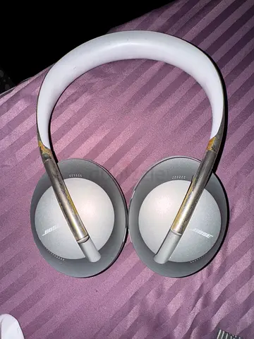 URGENT SALE!! Bose NC 700 noise cancelling headphones