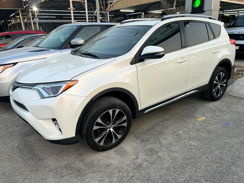Toyota RAV4 VXR • Low Millage GCC 201563612792402305110
