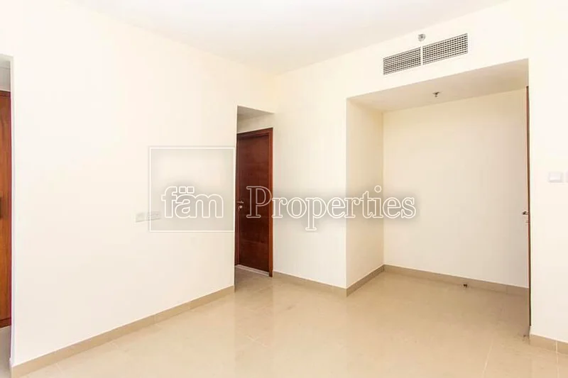 المنطقة التجارية | غرفة الخادمة | تراس كبير63770141001602113