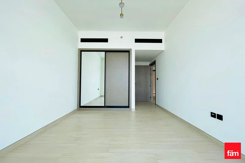 جديد بالكامل | طابق عالي | موقع متميز63781098073090110