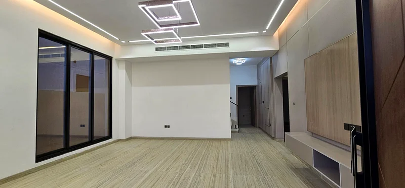 فيلا للبيع في عجمان. الفيّا، 5 غرف ماستر، مجلس، صالتي جلوس وغرفة خادمة، بدون دفعة أولى وتملك حر63882443745154111