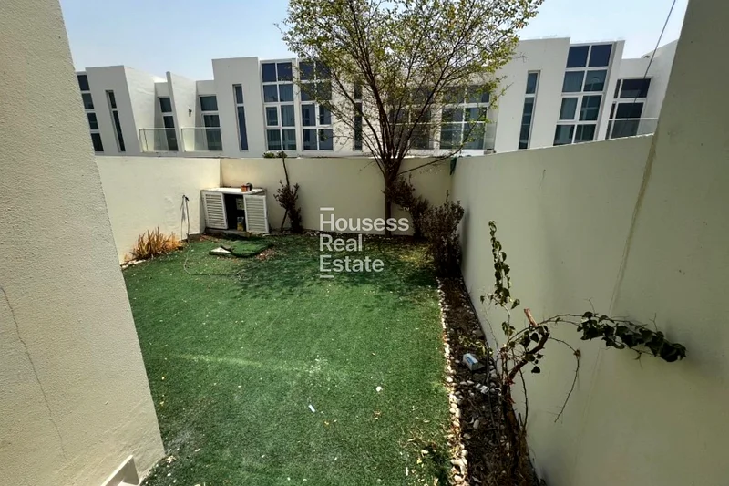تاون هاوس واسع | حديث | موقع متميز64003832515970111