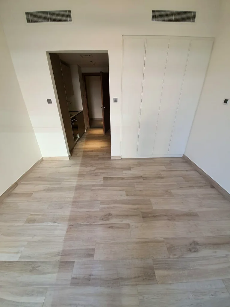 LOWEST PRICE STUDIO W/ BALCONY - NO SEPARATE CHILLER63778781693954110