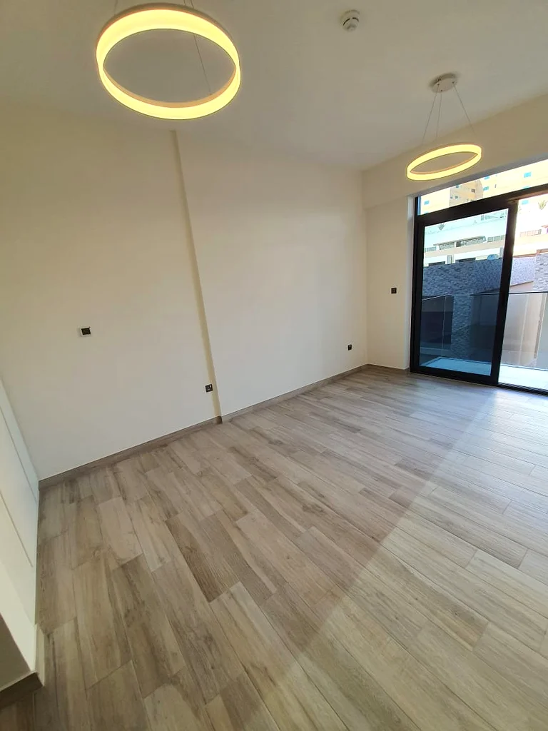LOWEST PRICE STUDIO W/ BALCONY - NO SEPARATE CHILLER63778781693954113