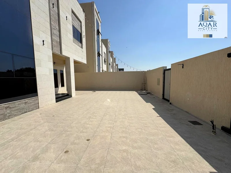 للبيع، فيلا بسعر ممتاز يشمل تسجيل ورسوم الملكية، قابلة للتفاوض، في فناء كبير، ملكية تامة لجميع الجنسيات63914106367617111