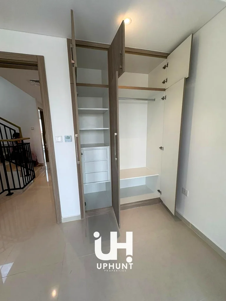 BRAND NEW RECENTLY HANDED OVER/SPECIOUS LAYOUT G+2/CORNER UNIT BIG L SHAPE GARDEN/GOOD FOR LIVING/ONLY SERIOUS BUYER CONTACT US64005313472770112