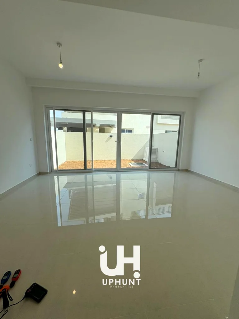BRAND NEW RECENTLY HANDED OVER/SPECIOUS LAYOUT G+2/CORNER UNIT BIG L SHAPE GARDEN/GOOD FOR LIVING/ONLY SERIOUS BUYER CONTACT US64005313472770113