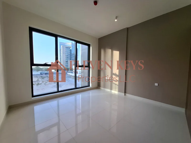SPACIOUS MODERN STYLE  | FREE HOLD  | NEAR TO METRO63978007591170111