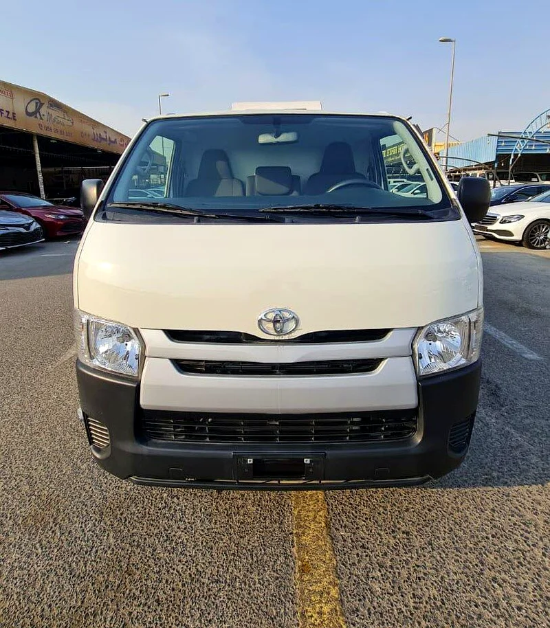 Toyota HiAce Cargo Van V6 2.7 L Model 202463612449017473112