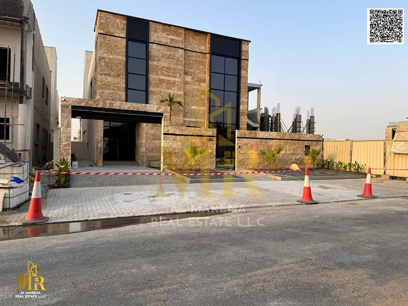 فيلا - طابقان وفناء كبير بما في ذلك الرسوم - قريبة من طريق الشيخ محمد بن زايد - ملكية تامة لجميع الجنسيات مدى الحياة - مع إمكانية63871640996994110