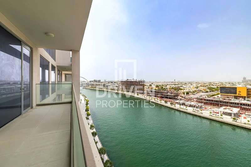 Elegant and Modern Apt | Overlooking the Canal63950051321729110