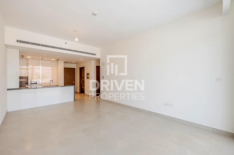 Elegant and Modern Apt | Overlooking the Canal63950051321729112