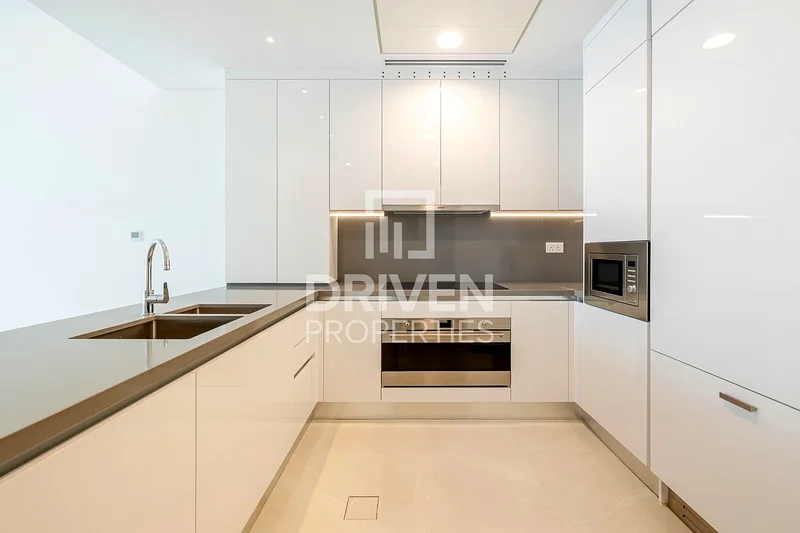 Elegant and Modern Apt | Overlooking the Canal63950051321729113