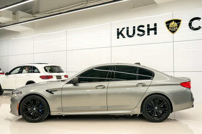 BMW - M5 2018 MODEL - FRESH AMERICAN SPECS EXCELLENT CONDITION63612092099201111