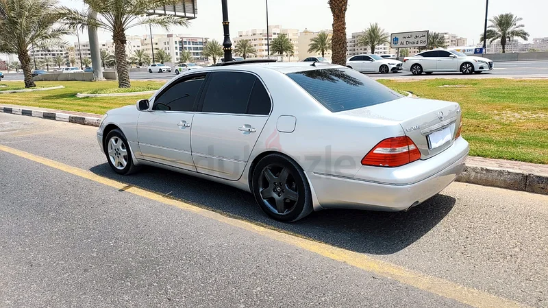 الشارقه سوق الحراج63612072944387114