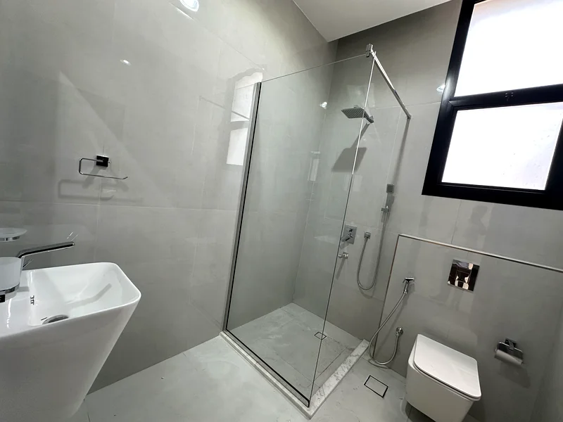 Elegant Family Villa 5 Master Bedrooms Hall Majlis Maid room Villa for Rent At Baniyas Abu Dhabi63625044349185113