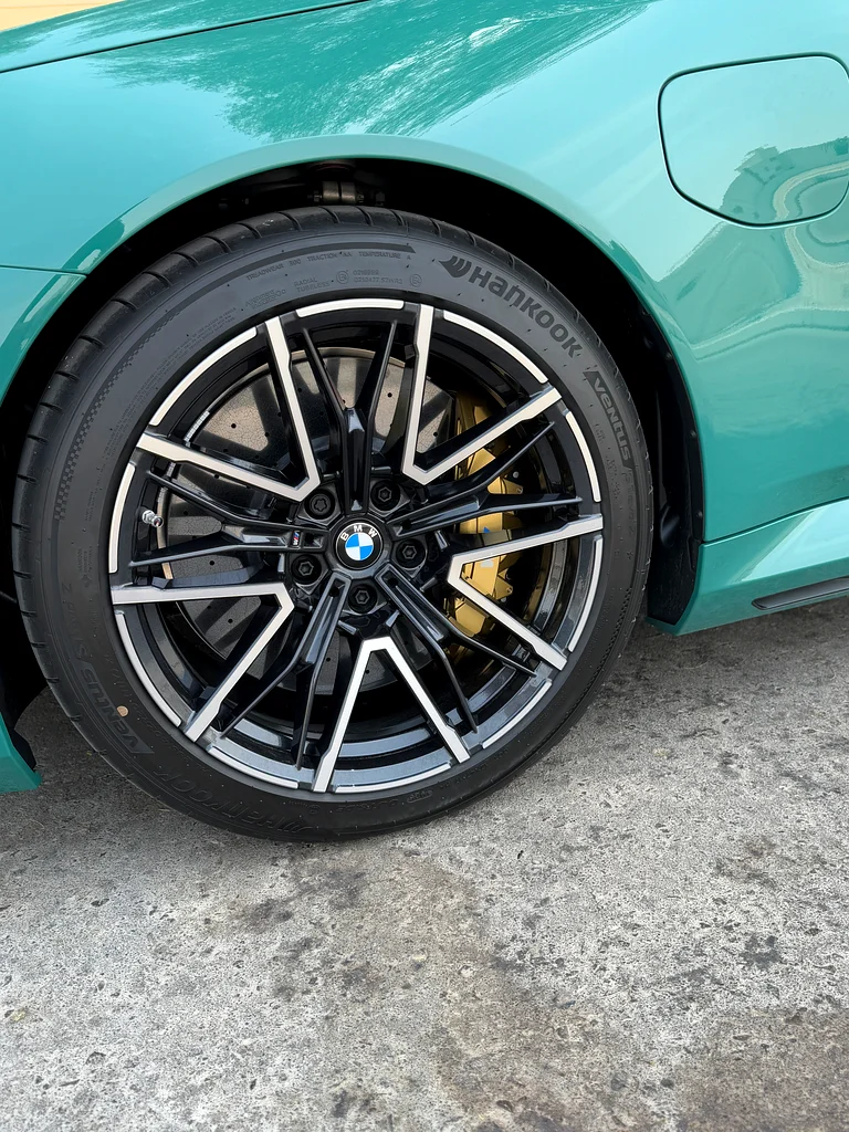 BMW M5 2026 , CERAMIC BRAKES , INDIVIDUAL GREEN COLOR , 5 YEARS SERVICE AND WARRANTY63612092091265113