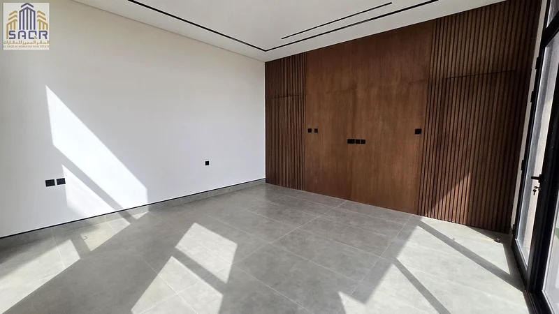 تتمتع الفيلا ذات التصميم الحديث بالإعفاء من رسوم التسجيل ورسوم الملكية.63911729909507114
