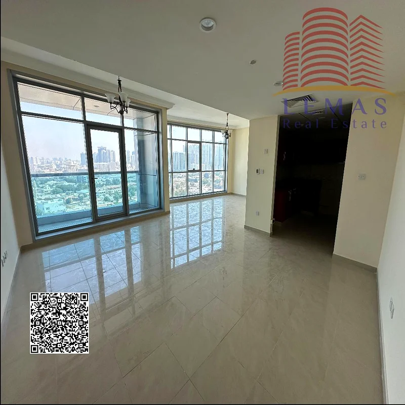 شقة مكونة من غرفتين نوم للإيجار، ومطبخ مغلق مع إطلالة كاملة على المدينة63810910492675110