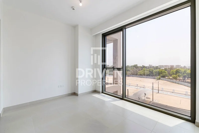 Spacious Balcony and Modern Apt | Park View63950051275138114