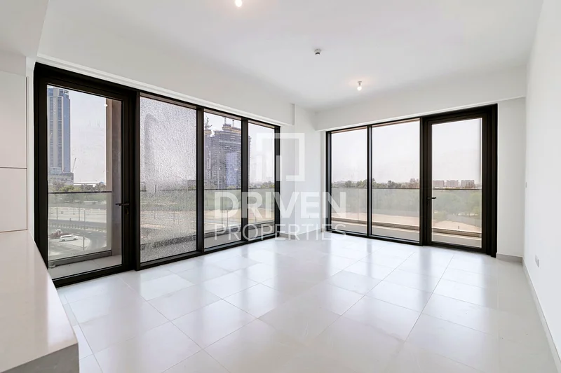 Spacious Balcony and Modern Apt | Park View63950051275138110