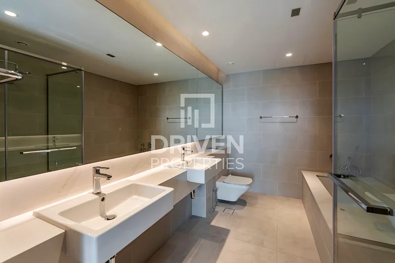 Spacious Balcony and Modern Apt | Park View63950051275138113