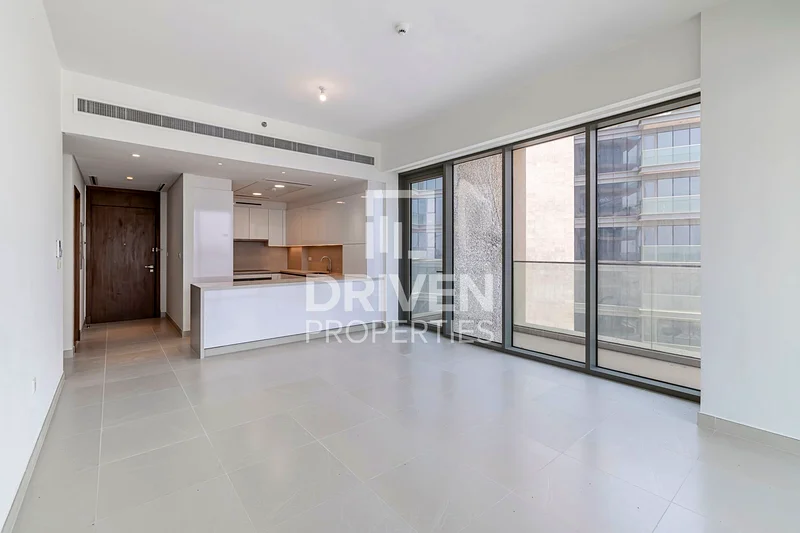Spacious Balcony and Modern Apt | Park View63950051275138111