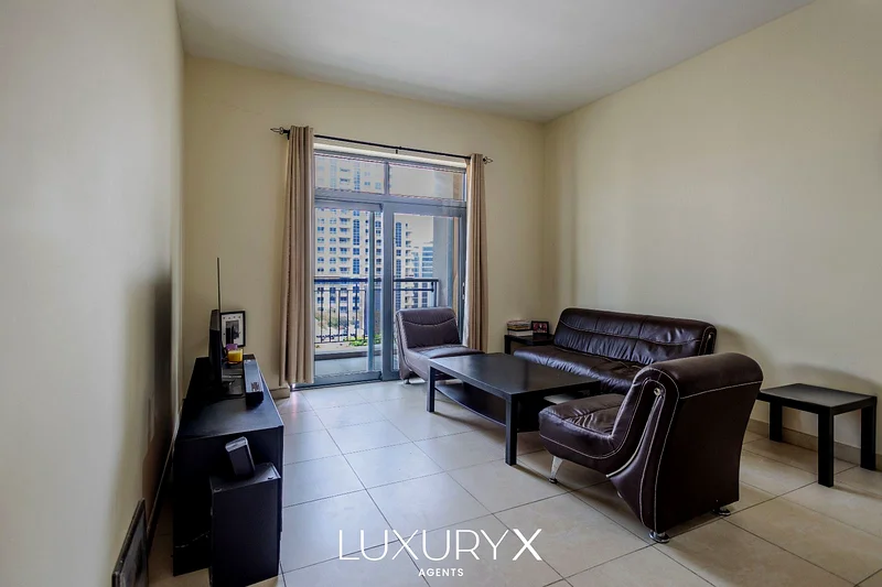 EXCLUSIVE | RENTED | LAKE VIEW | TRAVO63921390401921111