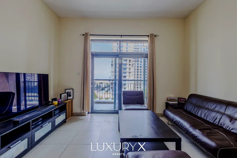 EXCLUSIVE | RENTED | LAKE VIEW | TRAVO63921390401921112