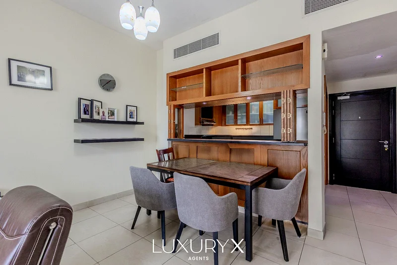 EXCLUSIVE | RENTED | LAKE VIEW | TRAVO63921390401921113