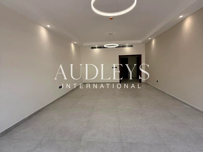 جديد بالكامل | شاغر | شرفة تراس على شكل حرف L63763098384769113